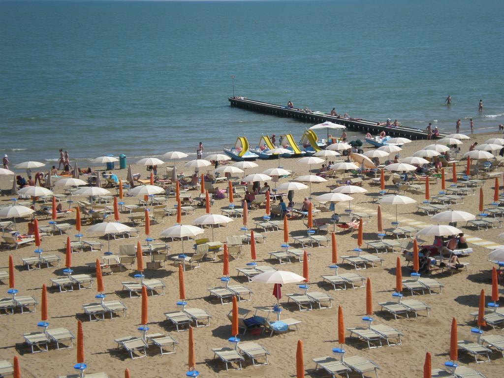 Hotel Silva Frontemare Lido di Jesolo Exterior foto