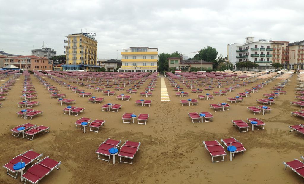 Hotel Silva Frontemare Lido di Jesolo Exterior foto
