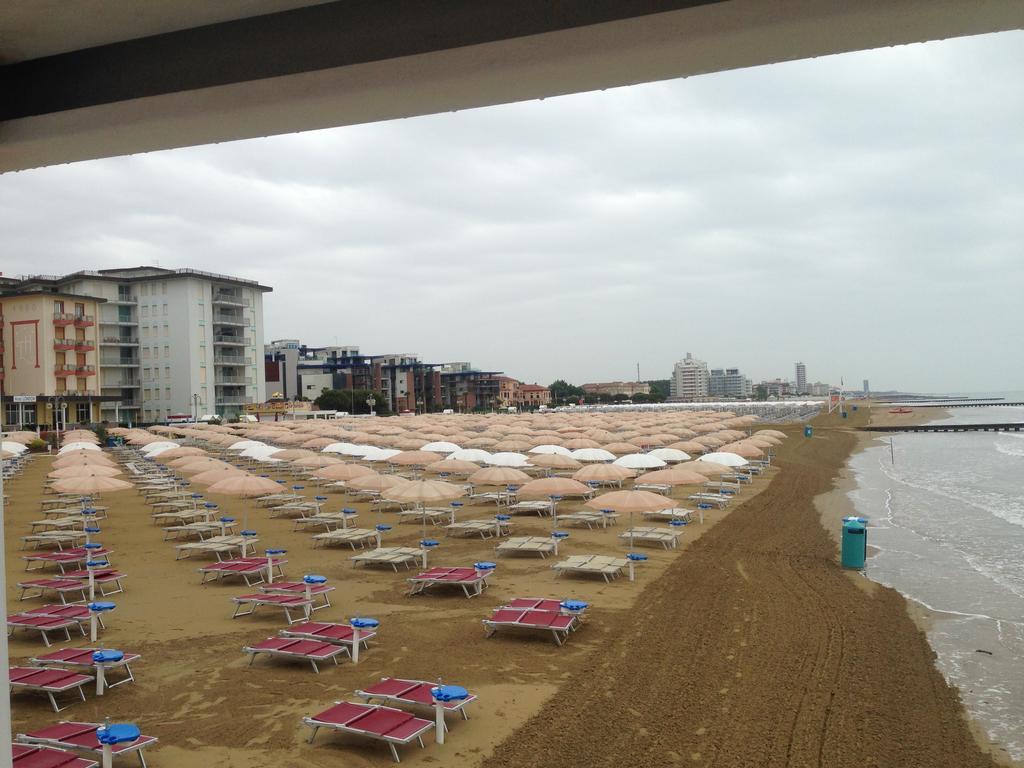 Hotel Silva Frontemare Lido di Jesolo Exterior foto