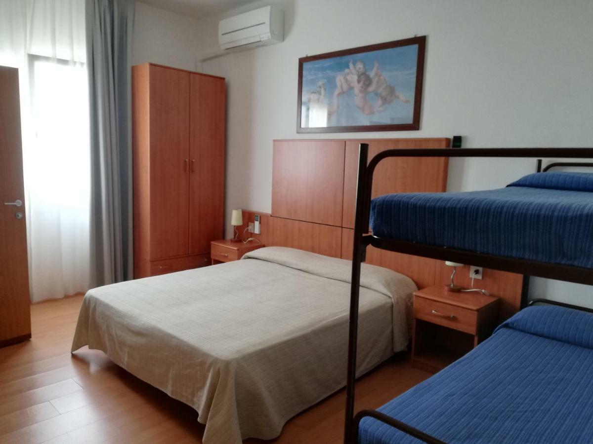 Hotel Silva Frontemare Lido di Jesolo Exterior foto
